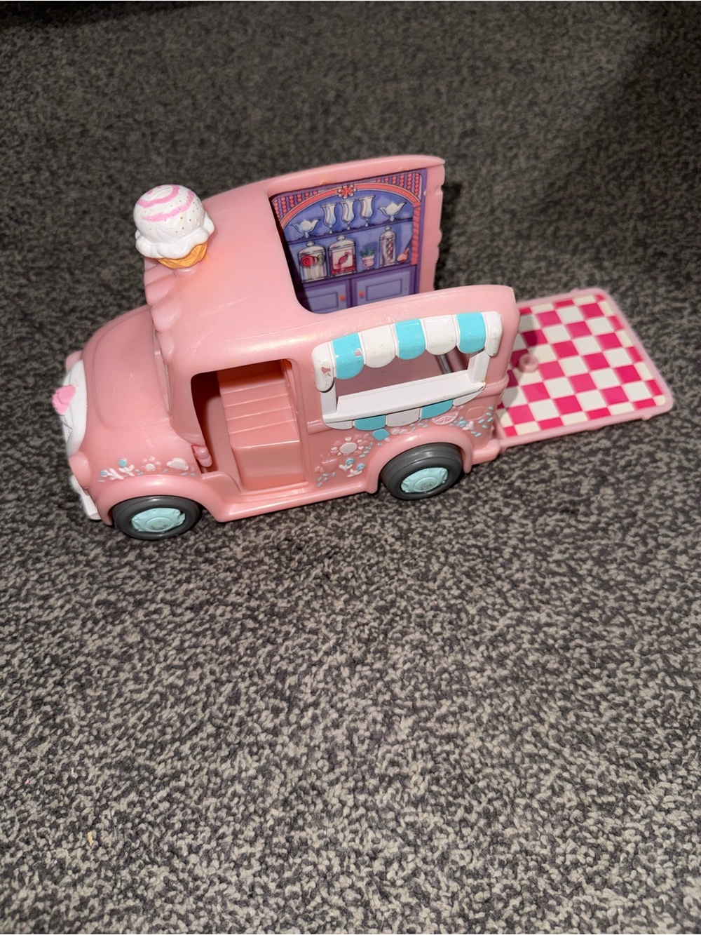 2001 Fisher Price Loving Family Sweet Streets Ice Cream Truck Toy